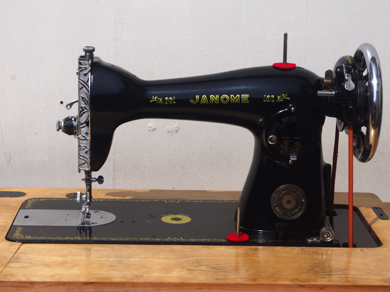 No.698 Janome ジャノメ製 家庭用足踏みミシン：アンティークミシン