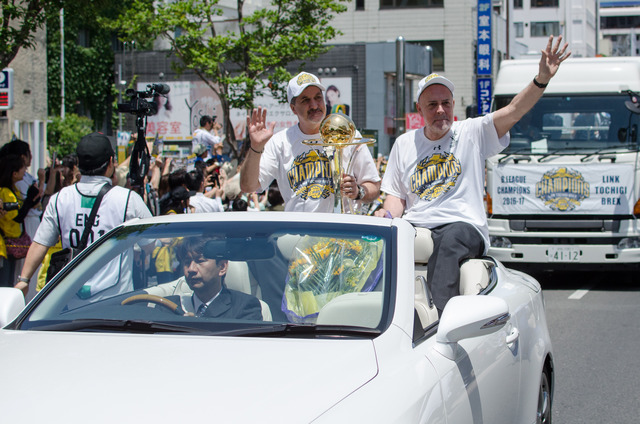 Bリーグ初代王者栃木ブレックス、地元でファンに優勝報告会「皆さんの