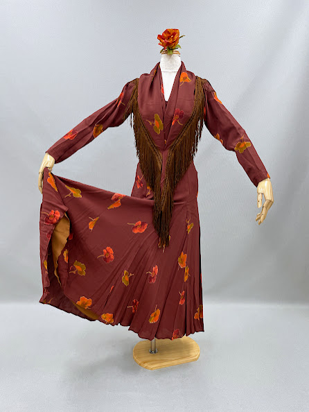 楽天市場】フラメンコ衣装 花柄 刺繍 シージョ 舞台映え 可愛い 12色