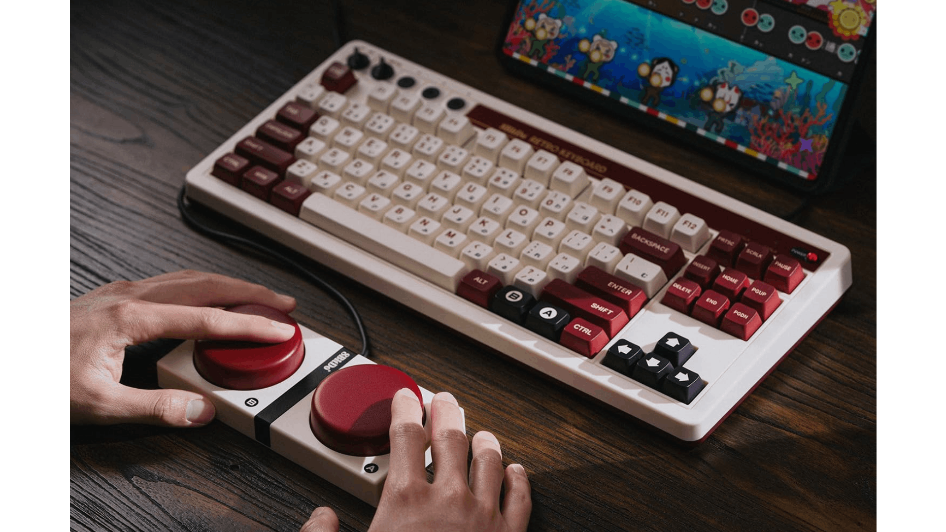 赤と白のカラーが懐かしい「8BitDo Retro Mechanical Keyboard」が30