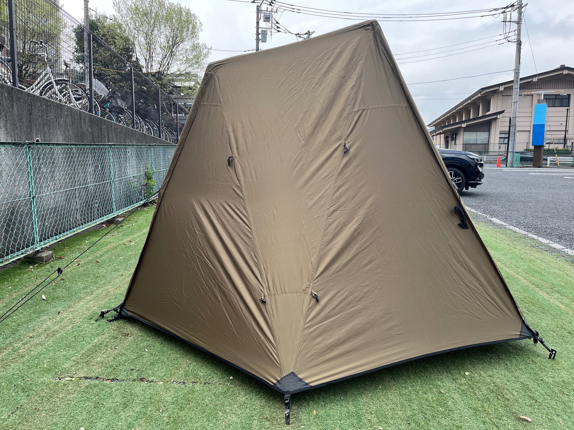 簡単設営で遮光性に優れた超軽量シェルターならTac.フィールドが