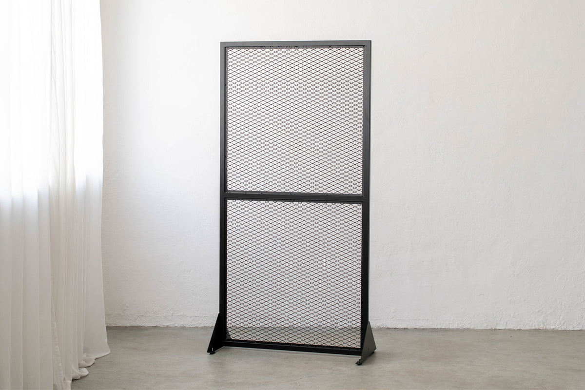 モロッテリアを代表する定番アイテム、アイアン製のパーティションです