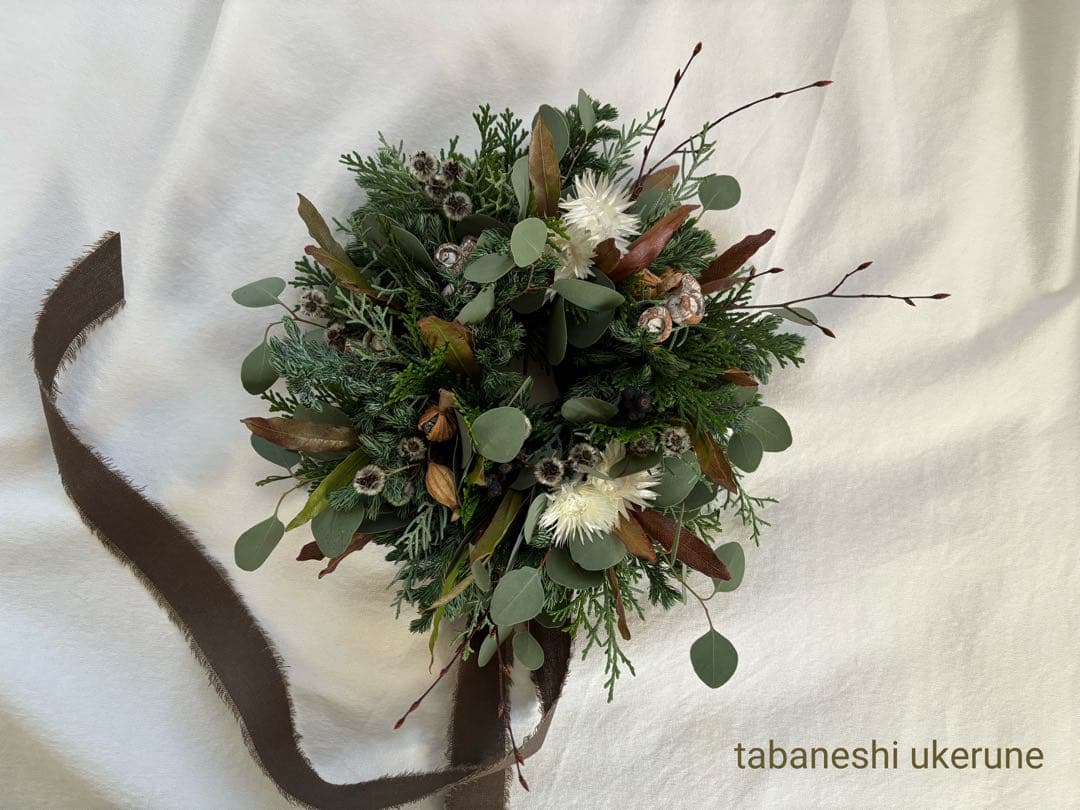 ポポラスと数種類の針葉樹をシックに紡いだ 落ち着いた雰囲気の