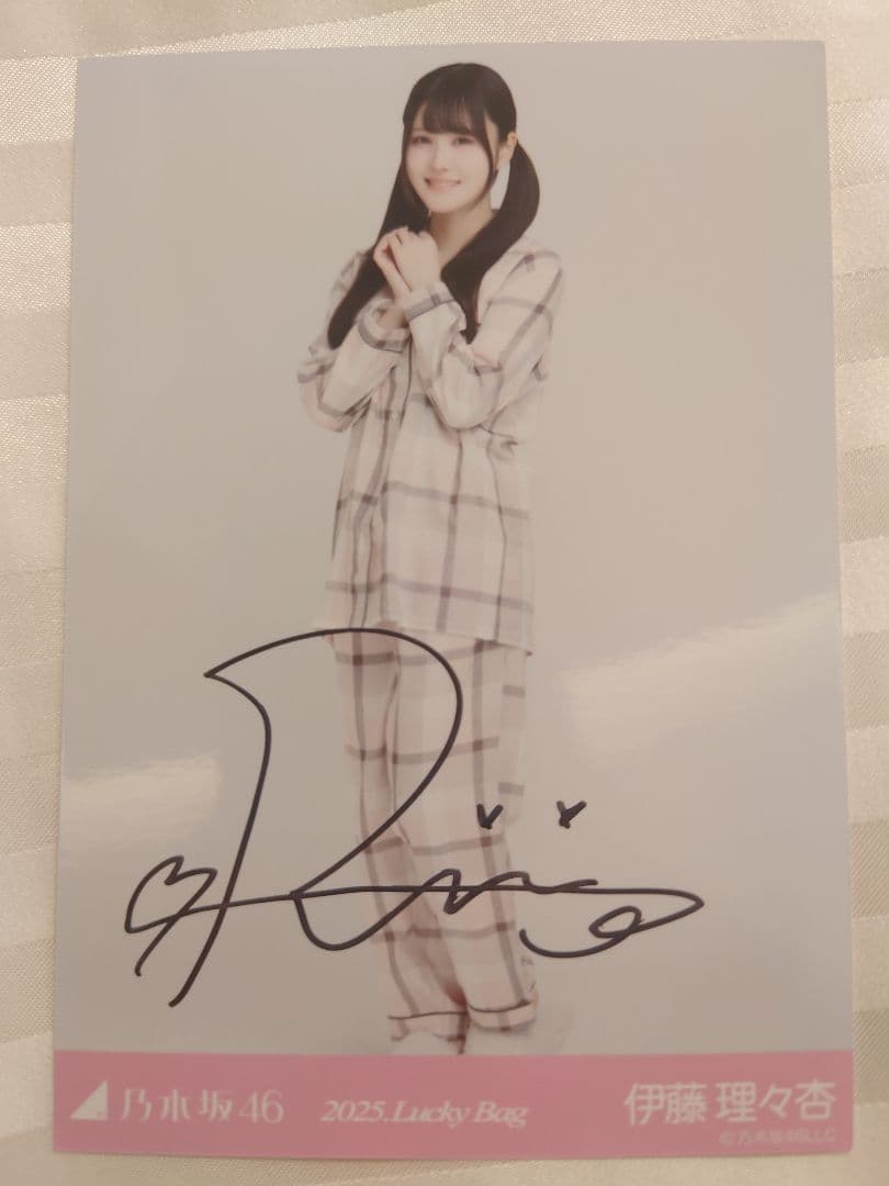 乃木坂46 伊藤理々杏 生写真直筆サイン「2025 Lucky Bag」 - メルカリ