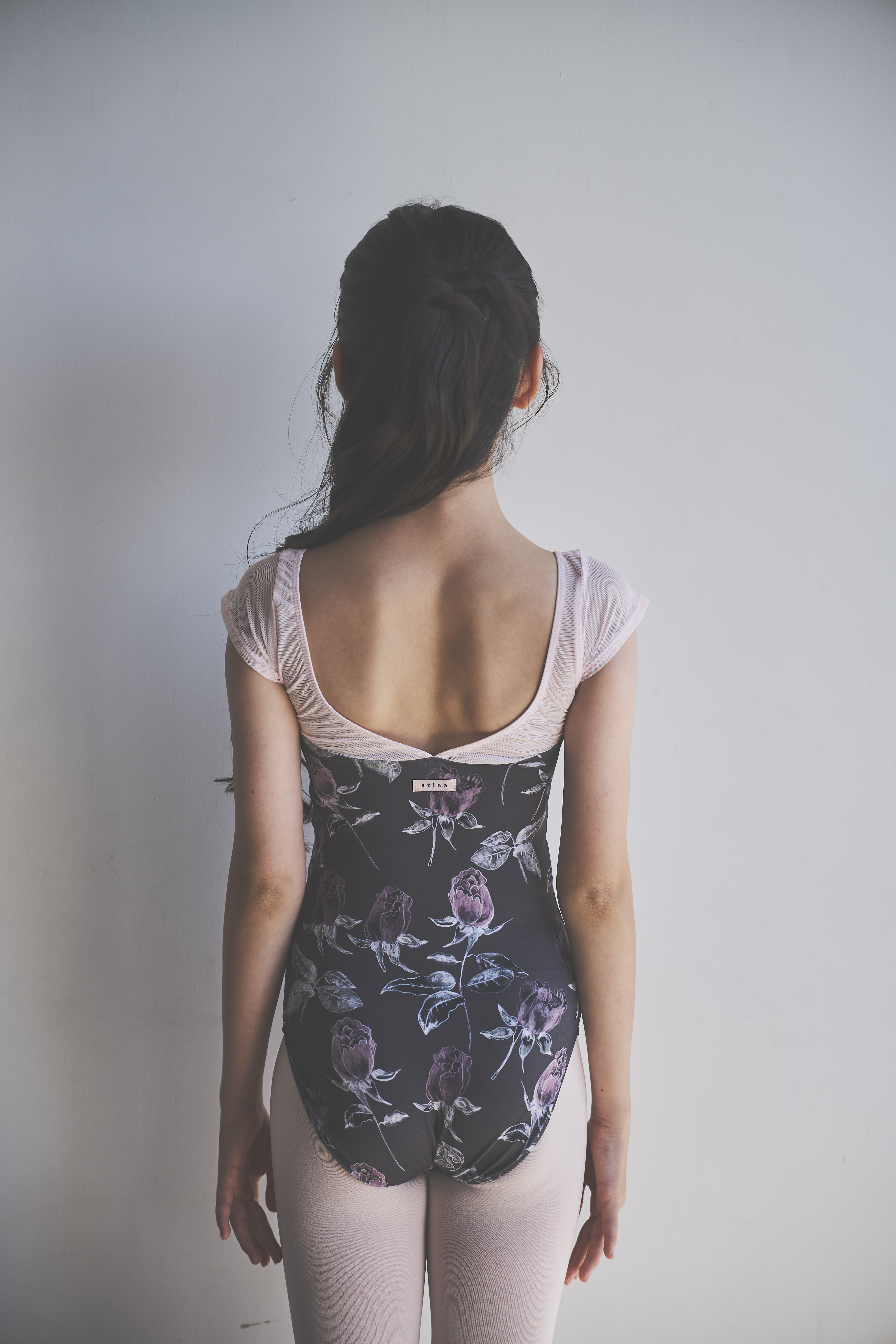 stina / type H half sleeve / Noire Rose espresso / girl